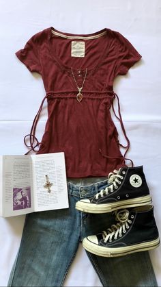 Pricilla Inspired Outfit, Juno Aesthetic Outfit, Casual 2000s Outfits, 2014 Vibes Outfit, Bella Swan Clothes, Elena Gilbert Aesthetic, Elena Gilbert Outfits, Elena Gilbert Style, Downtown Style