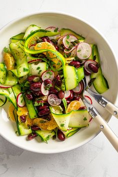 Tangerine and Zucchini Rainbow Salad Raw Vegetables Recipes, Tangerine Salad, Salad Zucchini, Raw Zucchini Salad, Zucchini Ribbon Salad, Courgette Salad, Raw Zucchini, Rainbow Salad, Allergen Free Recipes