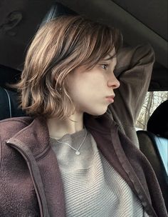 Short Hairstyle Women No Styling, Wolfcut Short Women, Short Hair With A Lot Of Layers, Side Fringe Short Hair, Bob Hair Layers, Straight Layered Short Hair, Short Unstyled Hair, Short Hairstyles Layers, Wavy Short Hair With Curtain Bangs