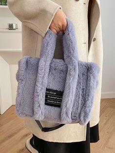 Detalles

 Eleva tu simplicidad urbana con este bolso, una incorporación moderna y acogedora a tu colección.


 Este elegante bolso viene en cinco atractivos colores: gris púrpura, blanco leche, rosa, negro y caqui, lo que garantiza que encontrará el tono perfecto que combine con su estilo.


 Confeccionado con felpa, ofrece una textura lujosa y cómoda, lo que lo convierte en una opción ideal para el otoño y el invierno.


 Con un tamaño mediano, equilibra la comodidad de un bolso pequeño con la capacidad de llevar tus artículos esenciales diarios sin esfuerzo.


 Este bolso forma parte de la colección Verano 2023, lo que garantiza que estarás al día con las últimas tendencias de la moda.


 El interior del bolso está forrado con poliéster, lo que añade durabilidad y un toque de lujo. Winter Shoulder Bag With Zipper For On-the-go, Winter Shoulder Bag With Zipper Closure For On-the-go, Winter Shoulder Bag With Zipper For Everyday Use, Chic Winter Shoulder Bag With Zipper Closure, Everyday Winter Shoulder Bag With Zipper, Winter Tote Bag With Adjustable Strap, Winter Rectangular Bag With Zipper Closure, Winter Rectangular Bag With Zipper, Winter Rectangular Shoulder Bag With Zipper Closure