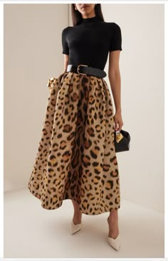 Look Working Girl, Printed Skirt Outfit, Leopard Print Outfits, Modest Fashion Hijab, Animal Print Outfits, Animal Print Skirt, Leopard Skirt, Animal Print Fashion, Creation Couture