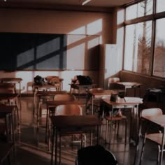 an empty classroom with desks and chairs