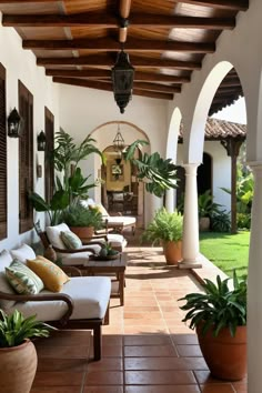 ♡ BIEN VENIDOS! Hacienda House Decor, Mexican Hacienda Aesthetic, Hacienda Inspired Homes, Hacienda Style Courtyard, Mexican Styled Home, Hacienda Style Homes Mexican Courtyard, Mexican Inspired Interior Design, Mexican Style Homes Interior Design, Hispanic House Aesthetic