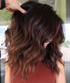 Dark Brown With Copper Balayage, Brown Into Copper Balayage, Copper Balayage On Black Hair Short, Brown Red Balayage Hair, Dark Copper Balayage Brunette Short, Dark Copper Balayage Brunette Bob, Copper Highlights On Brown Hair Bob, Hair Inspiration Brunette