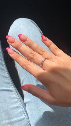 Light Pink Nails Oval Shape, Salmon Pink French Tip Nails, Pretty Round Nails, Pink Almond Nails French Tip, Almond Pink French Tip Nails, Simple Vacation Nails, Hot Pink French Tips, Nail Inspo French Tip, Hot Pink French Tip