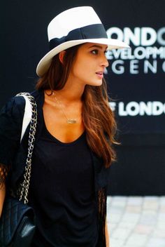 Fedora Moda Over 40, Fedora Hat Women, Beauty And Fashion, Cute Hats