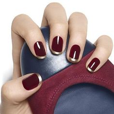 Oxblood nails with gold tips. Can you say perfection? Burgundy Nail Designs, Unghie Sfumate, Thanksgiving Nail Art, Smink Inspiration, Nail Polish Trends, Her Nails, Thanksgiving Nails, Manicures Designs