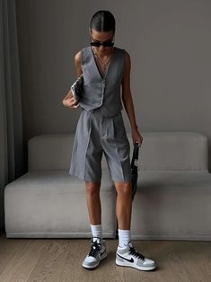 Ladies Outfits, Streetwear Mode, Office Outfits Women, Street Style Summer, Vest Outfits, Life Tips, Beauty And Lifestyle, Mode Inspo, Short Suit