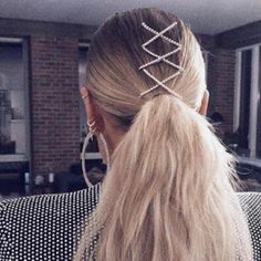 Blond Rose, Trendy We Fryzurach, Bobby Pin Hairstyles, Rhinestone Hair Pin, Pigtail Hairstyles, Rhinestone Hair, Hairstyle Look, Long Blonde, Trending Hairstyles