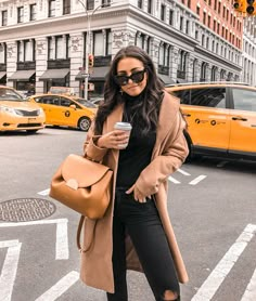 Style A Black Turtleneck, New York Winter Outfit, Mantel Outfit, Camel Coat Outfit, Nyc Winter Outfits, Fall Outfits For Teen Girls, Outfits New York, Nyc Fall