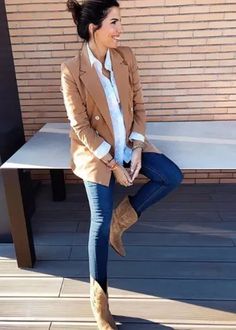 Chic Mom Outfits, Camel Outfit, Work Work Work, Winter Boots Outfits, Nude Outfits