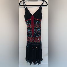 Size 2 Gently Pre Owned Excellent Condition 100% Silk Measurements Bust: 29 Inches Waist: 25 Inches Length: 41 Inches C Sue Wong Nocturne Dress, Slip Dress Y2k, Sue Wong Dresses, Vintage V-neck Lace Trim Slip Dress, Sue Wong, Black V-neck Dress With Abstract Print, Size 2, Black Beads, 2 Colours