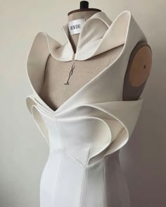 Fashion Draping, Origami Fashion, Draping Fashion, Futuristic Fashion, Mode Inspiration, Online Course, Fashion Drawing, Fashion Sewing, Fashion Details