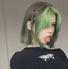 Short Green Hair, Short Dyed Hair, Green Hair Dye, Semi Permanent Hair Color, Permanent Hair Color