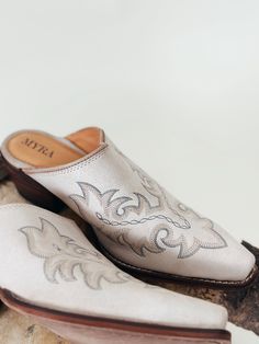 Step into the cutest ivory Western mule! The top is embroidered to perfection with a classic Western motif. A stylish cowboy heel adds a great touch and a beautiful profile. They're perfect for adding a touch of warmth to any outfit will be a standout in your wardrobe! Western Closed Toe Mules For Fall, Western Mules Outfit, Western Mules Shoes, Western Wedding Shoes, Traditional Embroidered Closed Toe Mules, Traditional Embroidered Mules, Grit Grace, Western Mules, Authentic Turquoise Jewelry