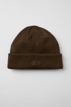 Sometimes a good beanie is your best hair day. Especially if you have this one in your collection—the ribbed fabric is warm and cozy, and the Alo logo is unmistakably cool. Wear it to finish off all your favorite street and lounge looks. Lounge Looks, Ballet Pink, Yoga Shop, Good Hair Day, Back Women, Alo Yoga, Knit Set, Best Hair, Yoga Women