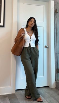 Vee_Mendoza on LTK Green Casual Pants Outfit, Olive Green Pants Outfit Summer, Women Linen Pants Outfit, Linen Pants Outfit Women, Linen Pants Outfit Casual, Linen Cargo Pants Outfit, Olive Green Outfits For Women, Summer Outfits Linen Pants, Green Linen Pants Outfit