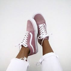 Pinterest @babygirllx follow for more cute pins ❤️follow my weheartit @kellyannnoble Sneaker Outfits, Casual High Heels, Shoe Closet, Sneakers Outfit, Crazy Shoes, Look Casual, Vans Old Skool