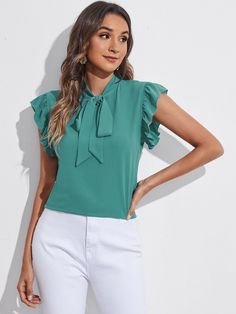 Amor a primeira vista? Então vem garantir a sua! 😍 #MANDORAS
Blusa Gola Laço Manga Babado R$ 156.9
mandoras.me/3ZcPMPh Blue Peplum Top, Plain Tops, Women Blouses, Neck Ruffle, Shein Style, Tie Neck, Polyvore Fashion, Fashion Online Shop