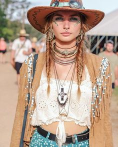 The Best Coachella Style Ever! (8) Bohemian Attire, Look Hippie Chic, Bohemian Life, Estilo Hippy, Mode Hippie