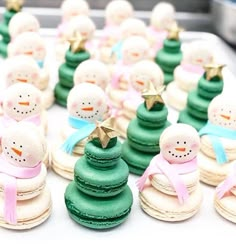 there are many small christmas trees made out of macaroons