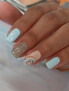 Short Gel Nails 2023 Trends, Summer 2023 Nail Art Designs, Summer Short Nails 2023 Gel, Goat Nails Art, Trendy Nails Short Square Spring, Gel Nail Designs Birthday, Trendy Nails Short Square Summer, Popular Nail Art 2023, White And Gold Design Nails