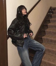 Womens Leather Jacket Outfit, Black Leather Jacket Outfit, Estilo Hipster, Jacket Outfit Women, Leather Jacket Outfits, Foto Poses, Classy Style, Mode Inspo, 가을 패션