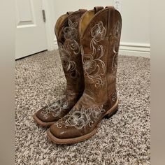 Worn Once. High Quality Genuine Leather Cowgirl Boot. Traditional Fitted Boots With Floral Embroidery, Leather Cowgirl Boots, Cowgirl Boot, Western Boots, Genuine Leather, Women Shoes, Square, Boots, High Quality