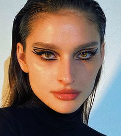 Fierce Eyeliner, Mekap Mata, Make Up Inspiration, Alternative Makeup, Instagram Graphic, Creative Eye Makeup