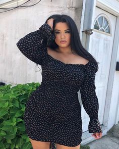 Positive Photography, Spring Love, Plus Size Fall Outfit, Plus Size Summer Outfit, Career Fashion, Estilo Preppy, Curvy Model, Body Positive