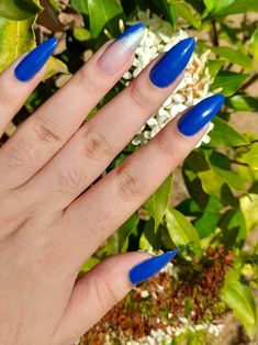 Esmaltes usados: azulivre mente - risqué; lua - impala; as mil purpurinas - risqué Blue Nails, Almond Nails, White Nails, Simple Nails, Long Nails, Nail Colors, Nails, Blue