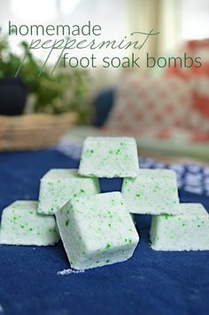 Peppermint Foot Soak, Natural Pedicure, Pedicure Soak, Making Soaps, Diy Foot Soak, Foot Soak Recipe, Foot Soaks, Shower Melts, Diy Deodorant