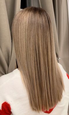 #airtouch #shatush #blondehairstyles #blondebeige #hairstyles #hairtransformations #hairvideo Blond Z Odrostami, Shatush Hair, Balayage Straight Hair, Dark Blonde Hair Color, Highlights Brown Hair, Dirty Blonde