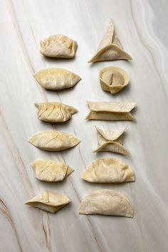 Wrap Dumplings Dumpling Filling Ideas, Wrapping Dumplings, Dumpling Shapes, Dumpling Wrapper Recipe, Dumpling Design