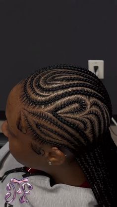 Check out 60 cute freestyle curvy cornrows aka Alicia Keys braids that are trending right now. Attachment Styles Hair, Hairstyles Aesthetics, Braids Trending, Black Hair Stylist, Alicia Keys Braids, Cornrows Natural Hair, Cornrows Braids For Black Women, Short Box Braids Hairstyles, Braided Hairstyles For Black Women Cornrows