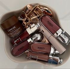 Lipgloss Aesthetic, Images Terrifiantes, Makeup Item, Makeup Bag Essentials, Cherry Wine, Fancy Makeup, Makeup Obsession, Luxury Makeup, Makeup Items