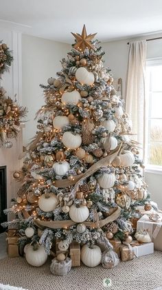 25 Creative Ideas for Fall Christmas Trees That You Will Love! - The Garden Style Fall Christmas Tree Ideas, Warm Cozy Home, Fall Christmas Tree, Best Artificial Christmas Trees, Realistic Artificial Christmas Trees, Thanksgiving Gratitude, Slim Christmas Tree, Festival Theme, Creative Christmas Trees