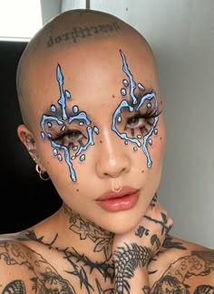 Impressive Makeup Looks, Psychadelic Make Up, Mei Pang Makeup, Creative Eye Makeup Design, Face Painting Designs Creative, Creative Face Makeup, Kidcore Makeup, Faceart Makeup, Makeup Artist Tattoo