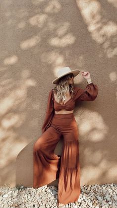 Vici Dolls, Western Style Outfits, Linen Set, I'm In Love, Photoshoot Outfits, Long Sleeve Crop, Western Outfits, Long Sleeve Crop Top, Chocolate Brown