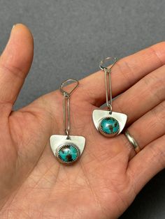 Artisanlab Jewelry Carico Lake Turquoise link Earrings -Ready to ship! ♥ Material: Sterling Silver + Carico Lake Turquoise ♥ Made in my home studio from my Austin Texas, using time-consuming, traditional metalsmithing techniques. This piece is made with solid craftsmanship and all parts of this piece have been hand-fabricated. Spring Fashion Chic, White Buffalo Turquoise, Link Earrings, White Buffalo, Ring Size Guide, Turquoise Earrings, Fashion Chic, Jewelry Projects, Home Studio