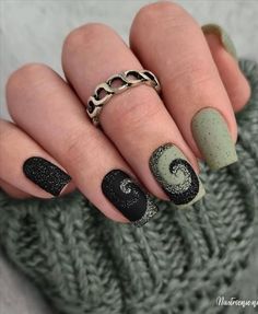 Short Nail Designs Harry Potter, Nail Art With Dark Colors, Top Nail Designs 2023, March Nail Ideas 2023, Halloween Sns Dip Nails, Spooky Spring Nails, Rainy Day Nails, Moody Nail Designs, Nail Designs Witchy