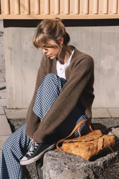 Light Brown Jumper Outfit, Non Basic Fall Outfits, Autumn Vibes Outfit, Fisherman Aesthetic Outfit, Artsy Fall Outfits, My Vibe Aesthetic Fashion, Natural Style Clothing, Autumn Outfit Casual, Mode Style Anglais