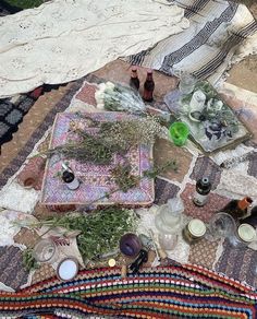 Goddess Worship, Healing Nature, Healing Chakras, Paganism Spells, Nature Connection, Hippie Lifestyle, Hippie Aesthetic, Crystals Healing