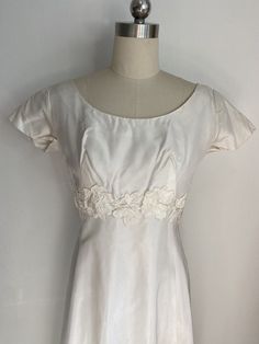 Silk White Wedding Dress, Vintage White Short Sleeve Vintage Dress, White Wedding Dress Short, 1969 Wedding Dresses, Wedding Dress Short Sleeve, Vintage Silk Pearl Dress, Vintage White Wedding, 1968 Wedding Dress, Vintage White Bias-cut Dress