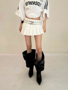 Runway Models, Pleated Mini Skirt, Types Of Skirts, White Skirts, Skirt Length, Season Summer, Pleated Skirt, Mini Skirt, High Waist