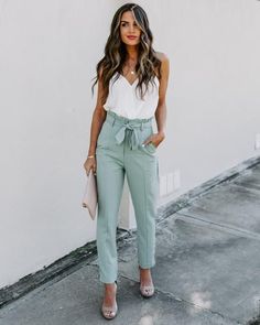 Office Outfits Women Casual, Spring Work Outfits, Business Casual Outfits For Women, Office Outfits Women, Summer Work Outfits, Smart Casual Outfit, Casual Work Outfits, Green Pants