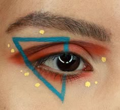 Grafik Eyeliner, Geometric Makeup, Editorial Make-up, Photography Eyes, Make Up Diy, Mekap Mata, Orange Eyeshadow, Graphic Eyeliner, Photography Makeup