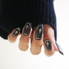 #halloweennail 도 🎃 #unistella 스럽게 #coffinnail 👁👻☠️💀 Nail Diamond, Black Halloween Nails, Halloween Nails Easy, Cute Halloween Nails, Mermaid Nails