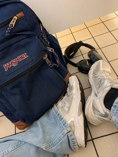 Aesthetic Backpack Jansport, Backpack Jansport Aesthetic, Uni Backpack Aesthetic, Jansport Backpacks Outfits, School Backpacks Highschool Aesthetic, Jansport Bag, Blue Jansport Backpack