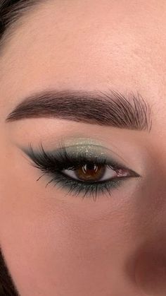 Makeup That Goes With Green Dress, Hoco Makeup Ideas For Blue Eyes, Night Eyeshadow Looks, Simple Concert Makeup, Makeup Tutorial Contour, Clubbing Makeup, Kisses Makeup, Glamor Makeup, Makeup Date Night